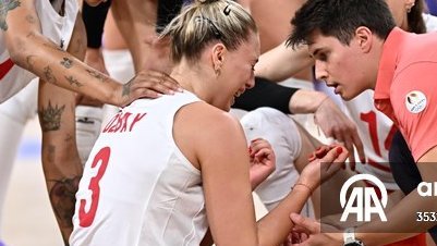 F0reverAngel's tweet photo. Tarihte unutulmayacak maçtır bu. Sakatlanmalarına rağmen gözlerindeki gözyaşı,hırs azim ile birlikte Türk ruhunu ortaya koydular. Yedeklerle daha iyi destekleyip pes etmediler. Nasıl yeneceksiniz ki biz hep birlikte güçlüyüz #FileninSultanları https://t.co/ia3E0oDkQS
