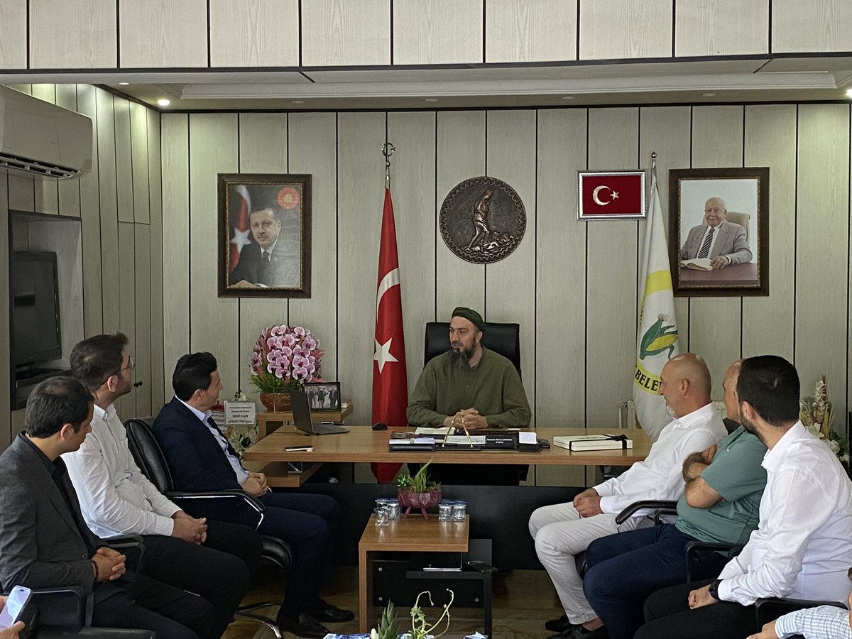 MUSIADSakarya's tweet photo. Başkanımız İsmail Filizfidanoğlu ve Yönetim Kurulu Üyelerimizle Karapürçek Belediye Başkanı olarak seçilen Mehmet Murat Çoruhlu’ya “Hayırlı Olsun” ziyaretinde bulunduk.

Nazik ev sahipliği için Sayın Başkanımıza teşekkür ediyor, görevinde muvaffakiyetler diliyoruz. https://t.co/4gAiv8VIer