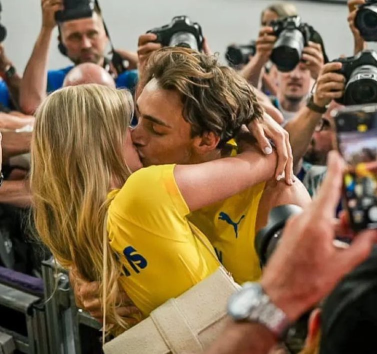 carry queen tweet media