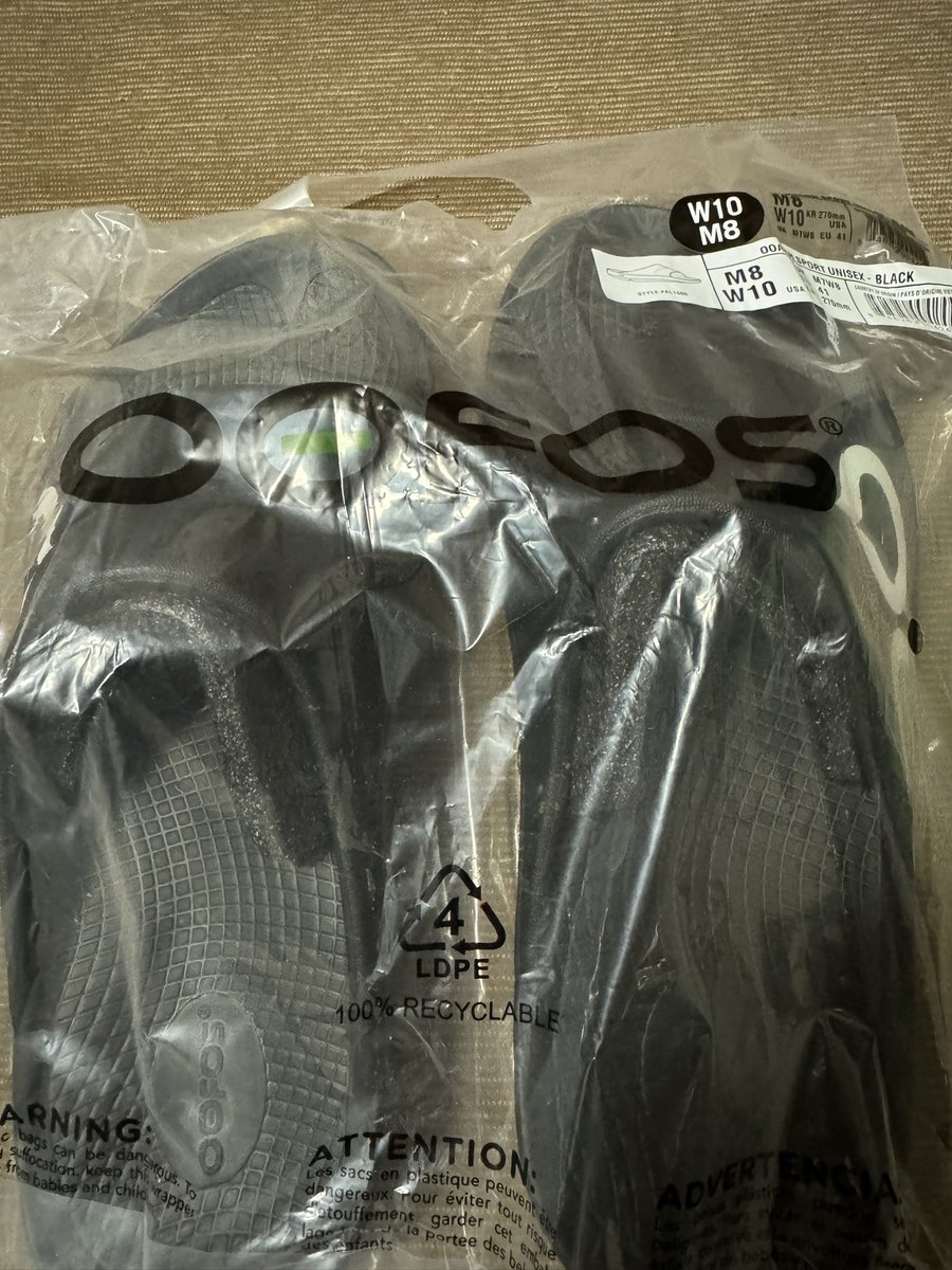 ginchaku3_ikima's tweet image. 2年前から履いてるサンダル、かなりボロくなったので新しいの買ってみた。

何気に履き心地も良いぞ！😏

明日からコレ履こう😊

#OOFOS
#ウーフォス