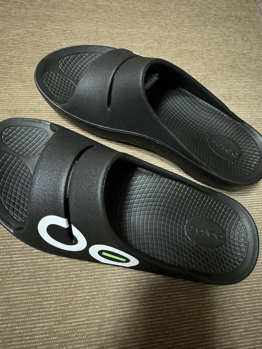 ginchaku3_ikima's tweet image. 2年前から履いてるサンダル、かなりボロくなったので新しいの買ってみた。

何気に履き心地も良いぞ！😏

明日からコレ履こう😊

#OOFOS
#ウーフォス