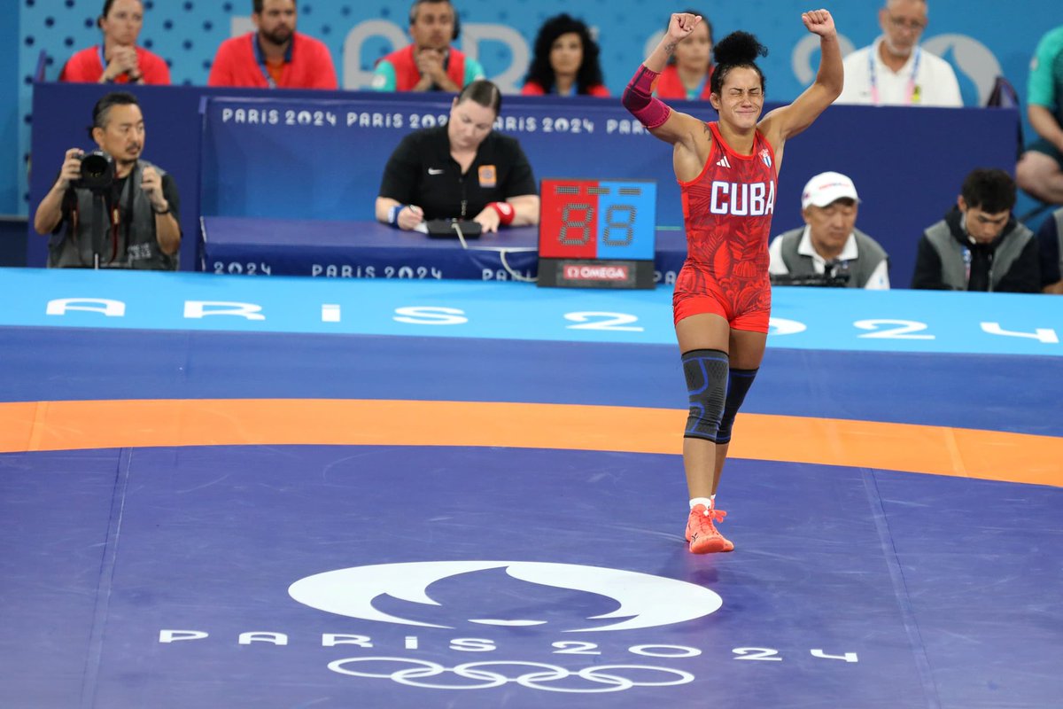Histórica llegada de una cubana a semifinales de un torneo de luchas en Juegos Olímpicos. Lo logró en #Paris2024 Yusneylis Guzmán en los 50 kilogramos con triunfo de 10-0 sobre la lituana Gabija Dilyte. #Cuba #CubaInspira