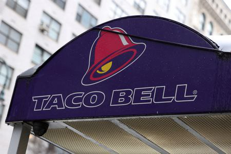 PiQMarkets's tweet photo. 🔵  TACO BELL PARENT YUM BRANDS SALES FALL AS WEAK US DEMAND LINGERS

Full Story → https://t.co/uM5ONQHMhW

Yum Brands reported a bigger-than-expected fall in same-store sales for the second quarter as sticky inflation discouraged lower-income Americans from spending on dining out.