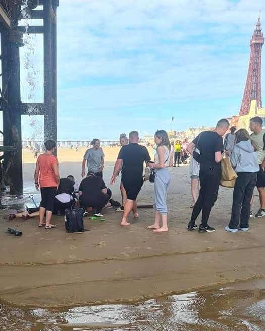 cleveleysnews's tweet photo. BREAKING: A woman has reportedly fallen through the boards on Blackpool Central Pier onto the beach below. https://t.co/sb0Kbe1Z9C