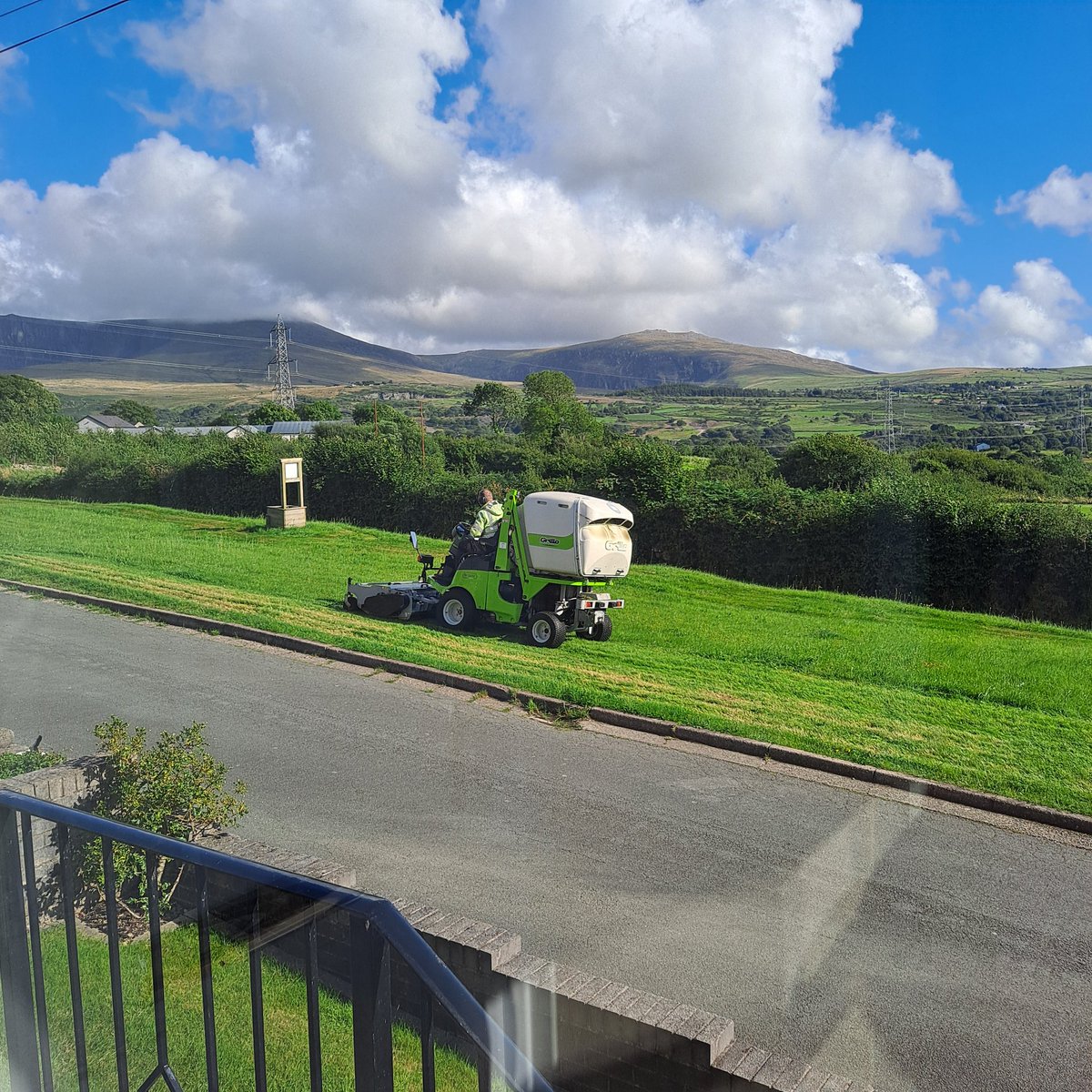 Francis Sheret (@brythonfa) on Twitter photo This is the 4th time <a href="/adrataicyf/">Adra Tai Cyf</a> have cut the grass on the green at the front of our street this year, everytime some flowers start blooming they cut them, absolute waste of resources and leaving no pollen for insects 🤬 <a href="/RSPBCymru/">RSPB Cymru</a> @CoedCadw <a href="/CyngorGwynedd/">Cyngor Gwynedd</a> This is the 4th time <a href="/adrataicyf/">Adra Tai Cyf</a> have cut the grass on the green at the front of our street this year, everytime some flowers start blooming they cut them, absolute waste of resources and leaving no pollen for insects 🤬 <a href="/RSPBCymru/">RSPB Cymru</a> @CoedCadw <a href="/CyngorGwynedd/">Cyngor Gwynedd</a>