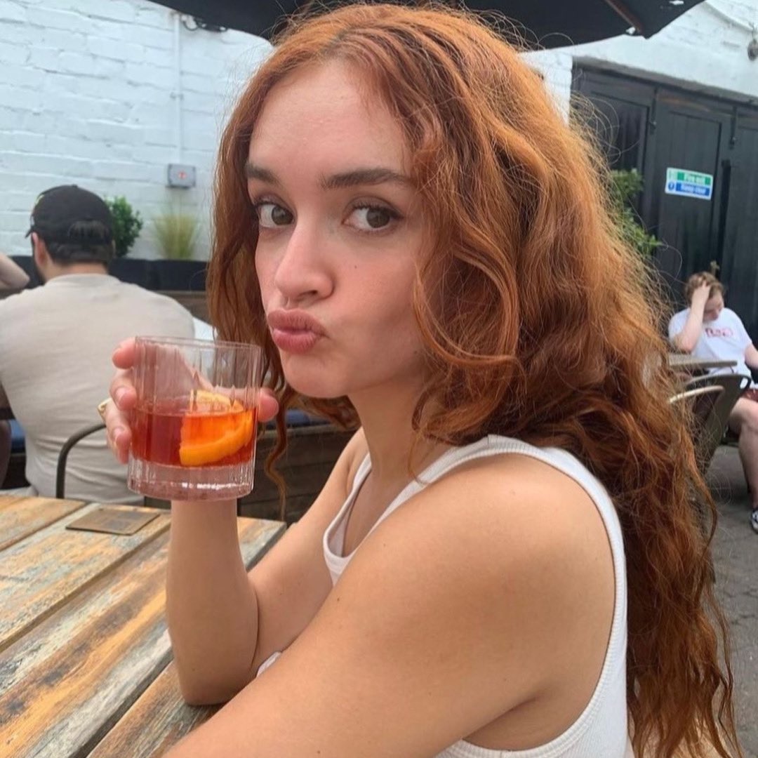 thinkercooke's tweet photo. save me, olivia cooke.. save me https://t.co/BZDtVD0LHz