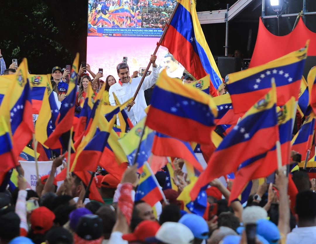 🙅🏻‍♀️ Condenamos el llamamiento al golpe de estado por parte de la extrema derecha en #Venezuela🇻🇪.

Exigimos que se respeten los resultados emanados de las urnas que han dado la victoria al Presidente <a href="/NicolasMaduro/">Nicolás Maduro</a> y al Gran Polo Patriótico.

📃🔗 pce.es/condenamos-el-…
