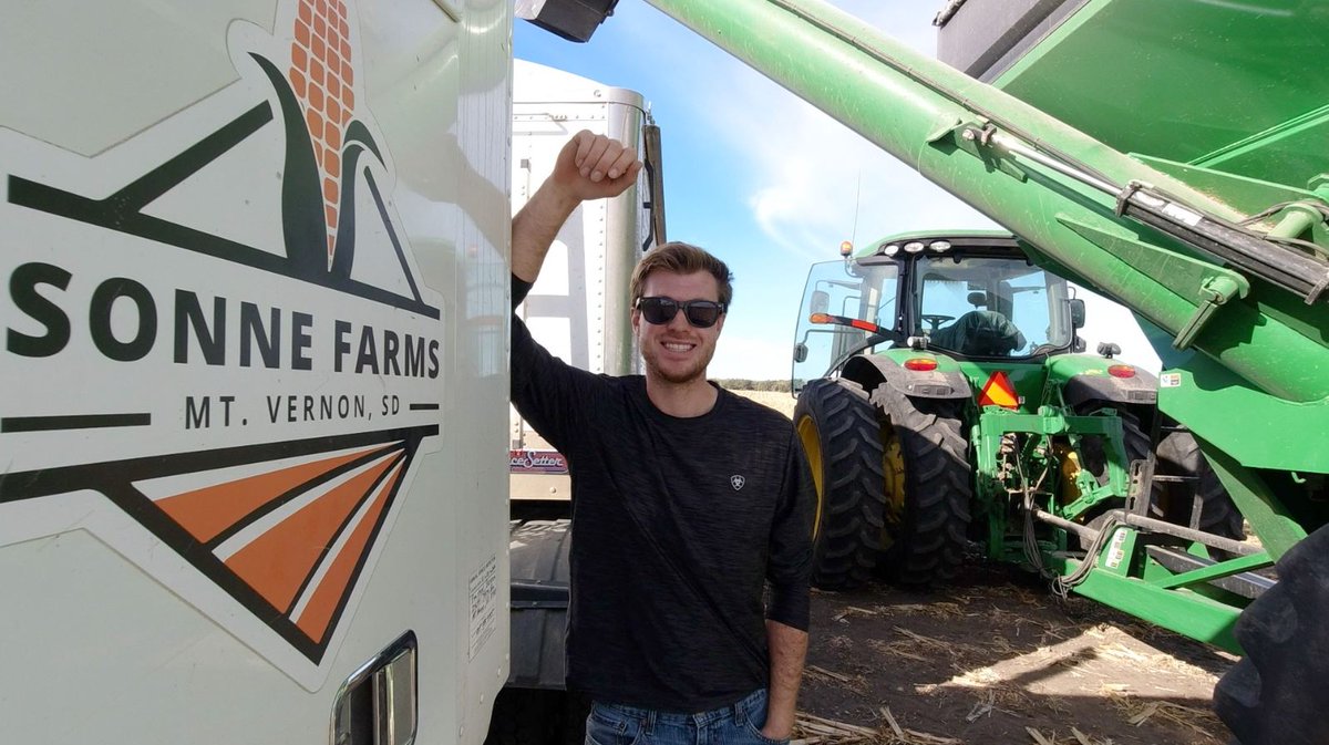 ShellRotella's tweet image. Happy Farm Worker Appreciation Day! 🚜

#ShellRotella thanks all of the hard-working farmers!