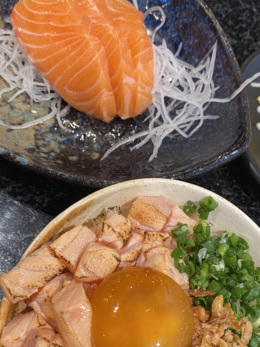 Travelaroundme's tweet photo. แซลม่อนที่ดือ แซลม่อนที่ KOFUKU คุณภาพเกินราคามาก ตอนแรกคิดว่าถ้วยจะเล็กแต่ความจริงแล้วกินจนอิ่ม แซลม่อนก็สดด้วย ต้องไปลองงงงง #แซลม่อน #อาหารญี่ปุ่น https://t.co/OjKEe3dziW