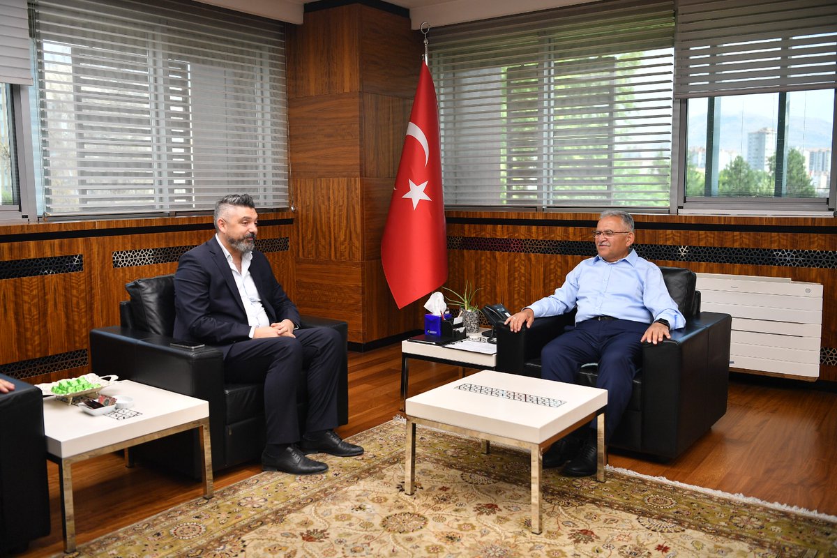 kayseriaskon's tweet photo. Kültepe Ekonomi Zirvesi hazırlıkları kapsamında, Kayseri Büyükşehir Belediye Başkanı Dr. Memduh Büyükkılıç Bey'i ziyaret ettik. Başkan Büyükkılıç ile gerçekleştirdiğimiz verimli istişareler sayesinde, zirvemizin başarısını artıracak önemli görüş ve öneriler aldık. https://t.co/jkDi5Tvieu