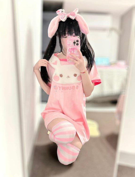 大家好，这里是小优
06 北京 上学中
喜欢我请来过我🚪
喜欢jk/lo/软妹服/女儿服/一切可爱的东西
欢迎女孩子互fo互转   
我接爸爸活 过188🚪解锁
#门槛 #门槛哥 #爸爸活 #半绿 #纯绿 #电子女友 #一日女友