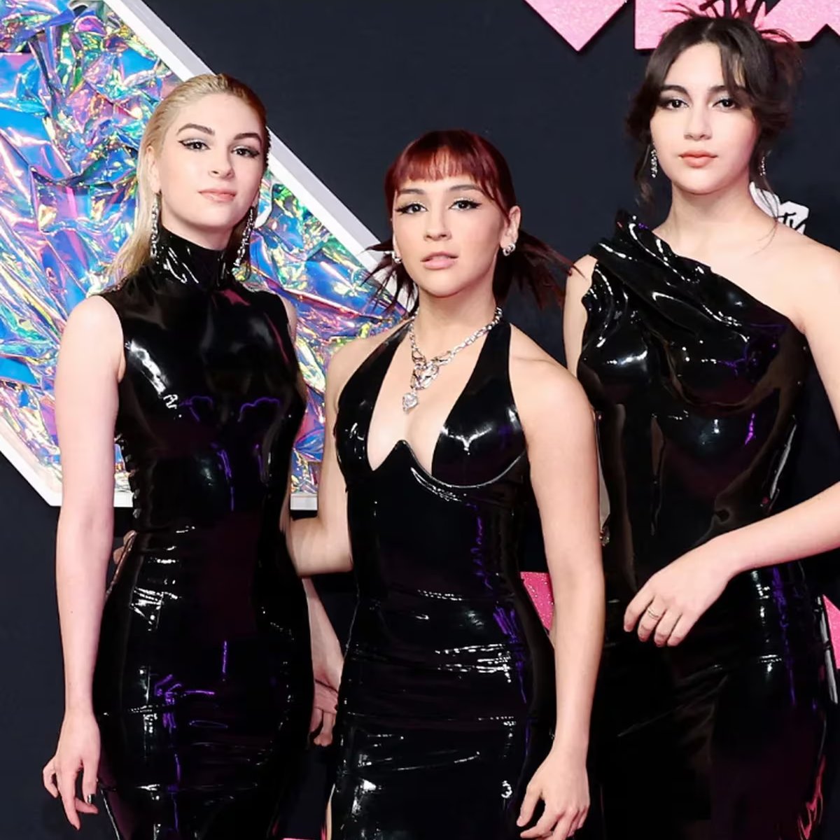 thewarning_pt's tweet image. .@TheWarningBand2 officially received their first ever #VMAs nomination this year:

— MTV Push Performance Of The Year: “Automatic Sun”