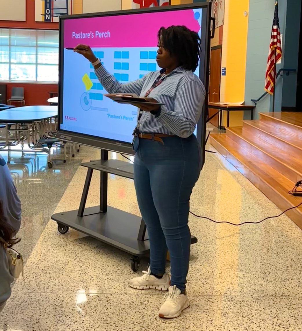 Davis9_AISD's tweet image. Students want to be seen and supported!  #AldineImpact #StrongStart #Thequarterback #Thepolitician #Thediscofinger @SELCulture_AISD