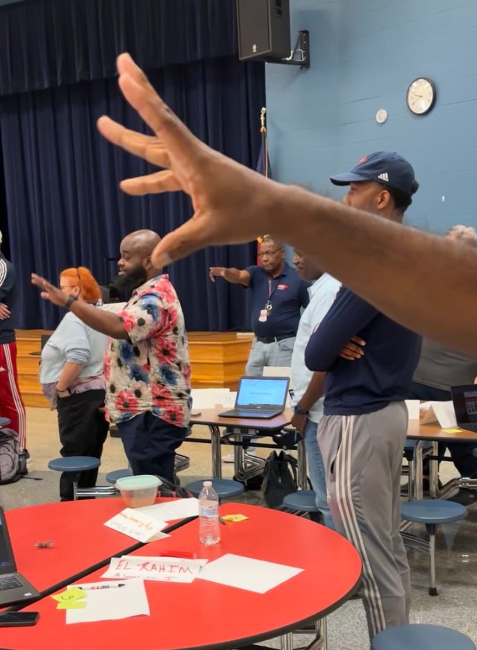 Davis9_AISD's tweet image. Students want to be seen and supported!  #AldineImpact #StrongStart #Thequarterback #Thepolitician #Thediscofinger @SELCulture_AISD