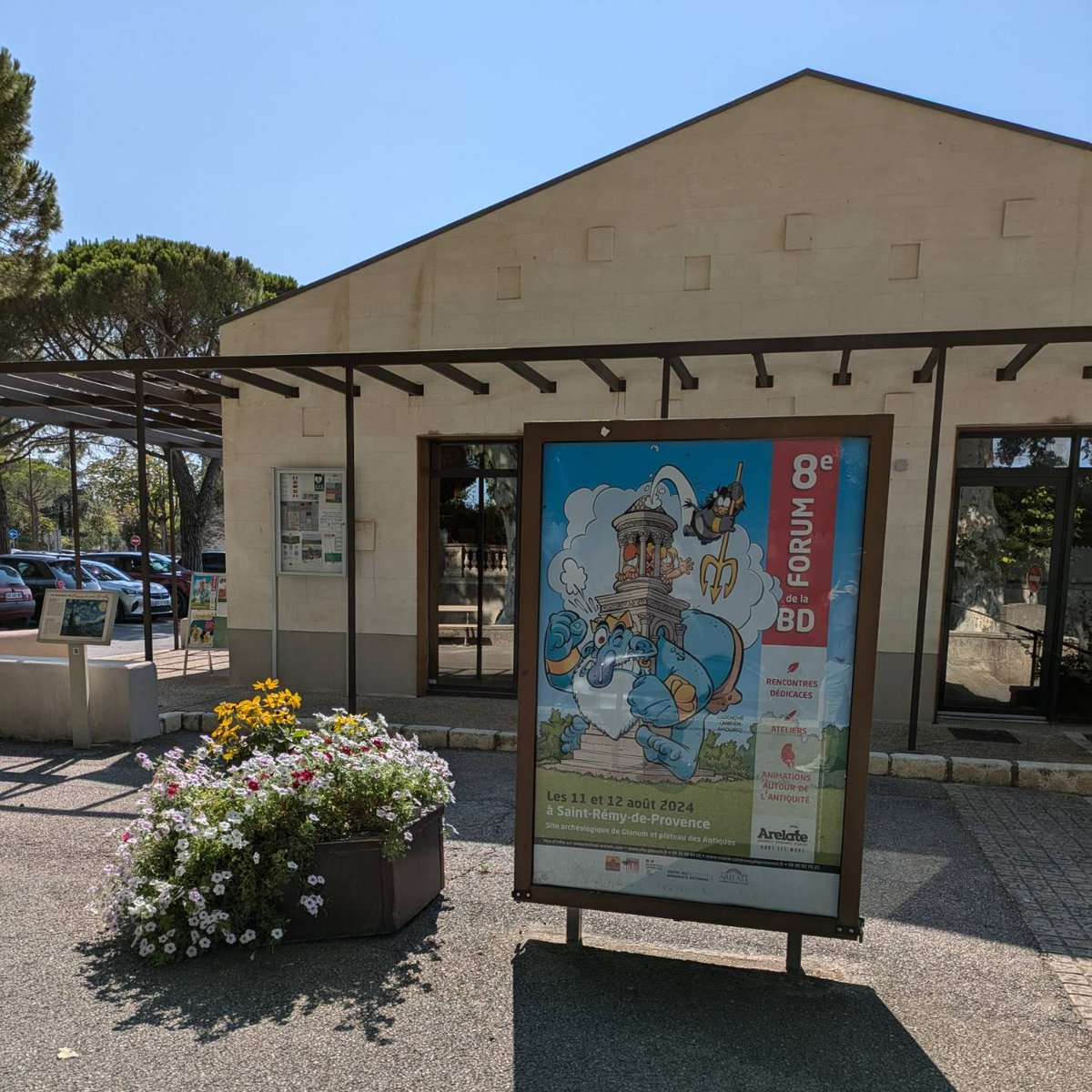 #saintremydeprovence aux couleurs du #forumdelabd 🤩
Rdv dimanche et lundi prochains aux Antiques et sur le site archéologique de #glanum <a href="/leCMN/">le CMN</a> 
Programme : site-glanum.fr

<a href="/bernardlemag/">Bernard Le Magoarou</a> #bd