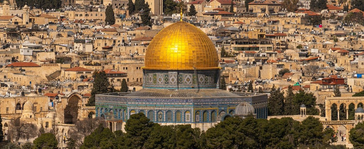 Hoştur bana senden gelen:
Ya hilat-ü yahut kefen,
Ya taze gül, yahut diken..
Kahrın da hoş lûtfun da hoş.

Gelse celalinden cefa
Yahut cemâlinden vefa,
İkisi de cana safa
Kahrın da hoş, lûtfun da hoş.
...

<a href="/medresetulaksa/">Medresetü'l Aksa</a> 
#palestine  🍉🫒🍋
