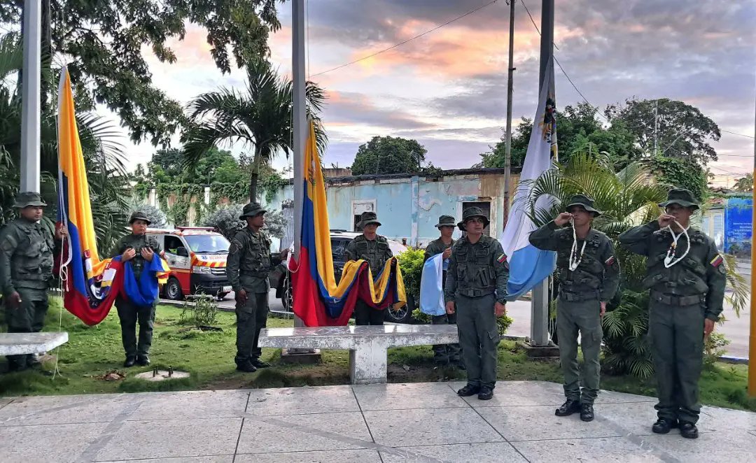 REDI_ORIENTAL5's tweet photo. 🇻🇪 Desde la Plaza Ayacucho de la cuidad de Cumaná, con la izada del tricolor nacional y parada militar se dió inicio a las actividades conmemorativas a los 200 años de la Batalla de Junín, un hito crucial de la Campana libertadora del Sur que consolidó la independencia de Perú. https://t.co/yBRE1AwRNl
