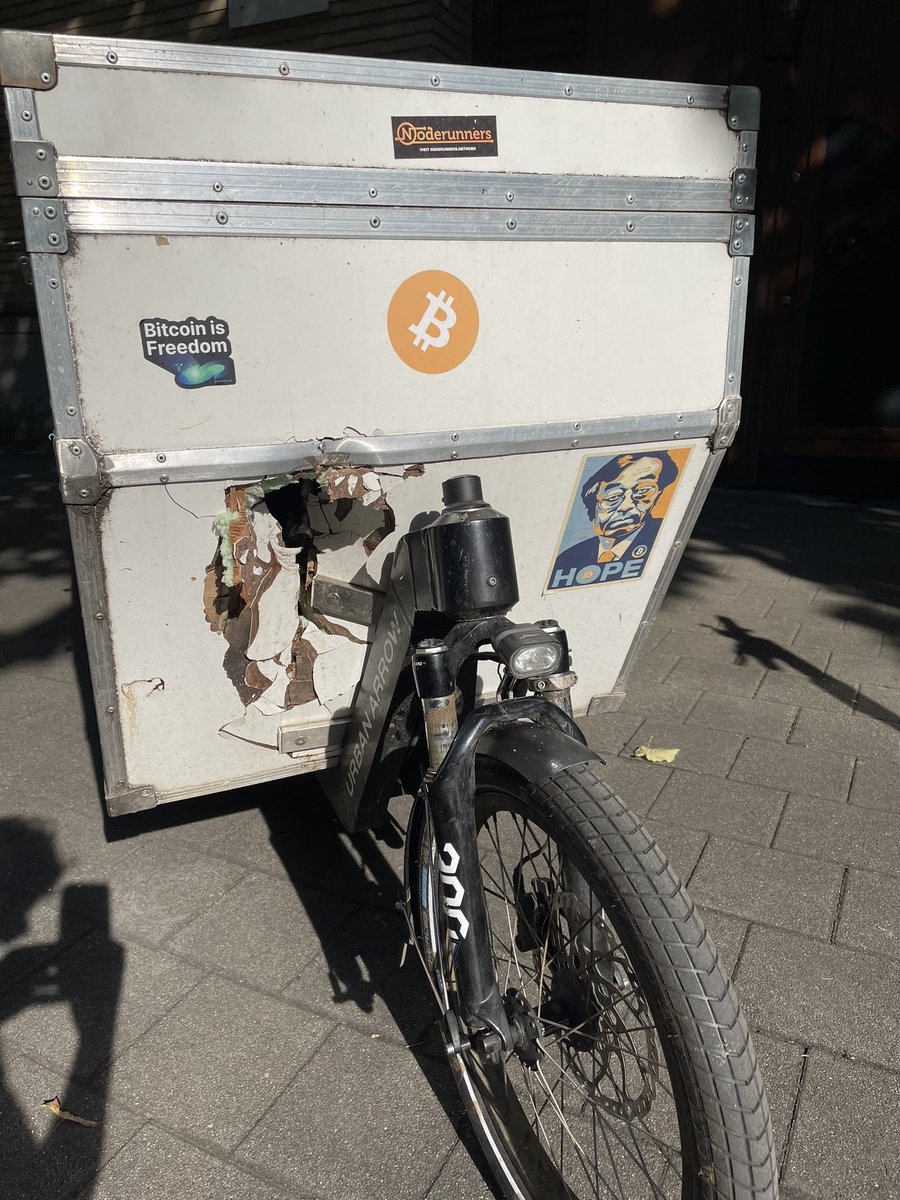 _Huibrecht's tweet image. Not only the markets crashed. So happy none of the stickers got hurt 🧡 #bitcoin #noderunners