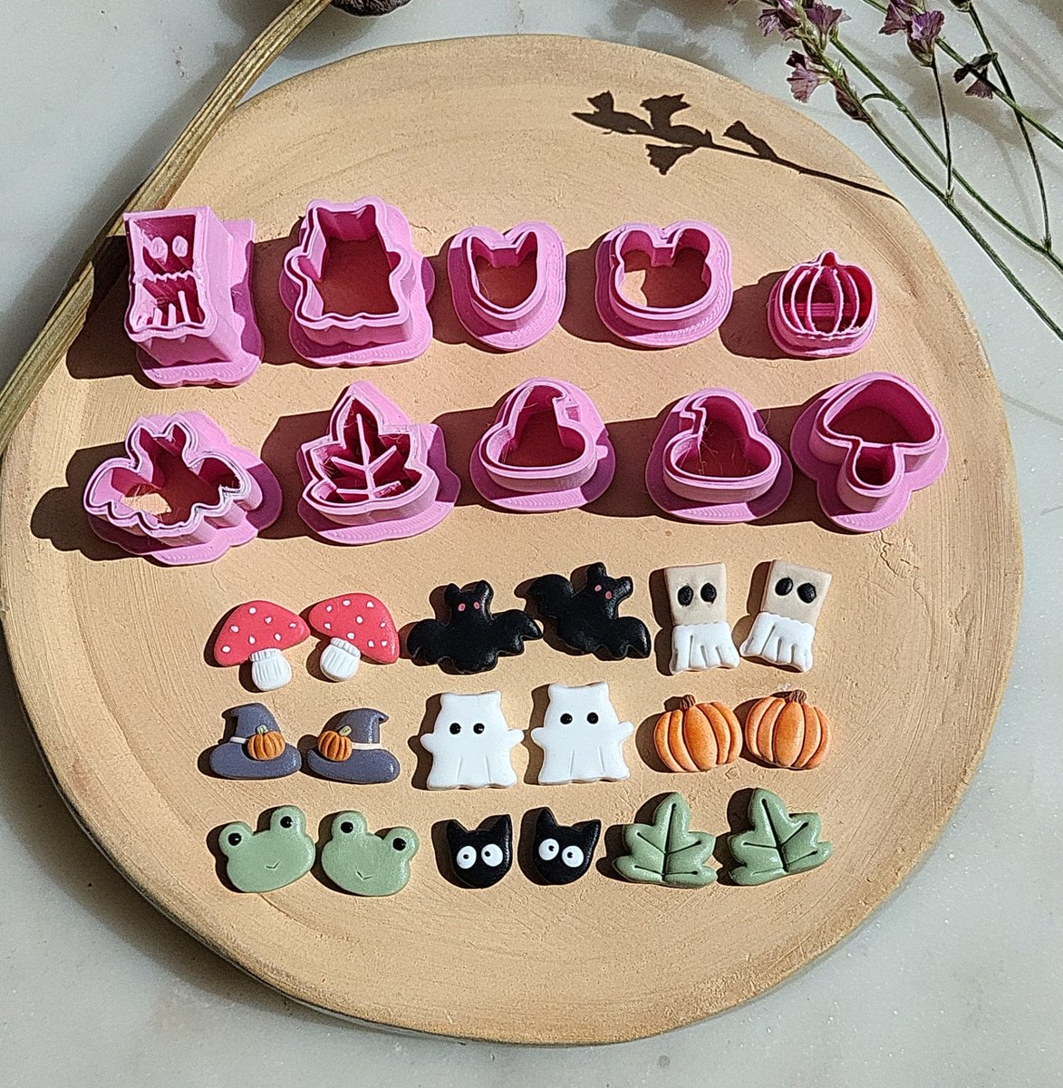 NoomCottageClay's tweet photo. My new Halloween polymer clay cutters and earrings I made today! 🎃👻 Which one is your favorite? https://t.co/yw6E1WCMCr