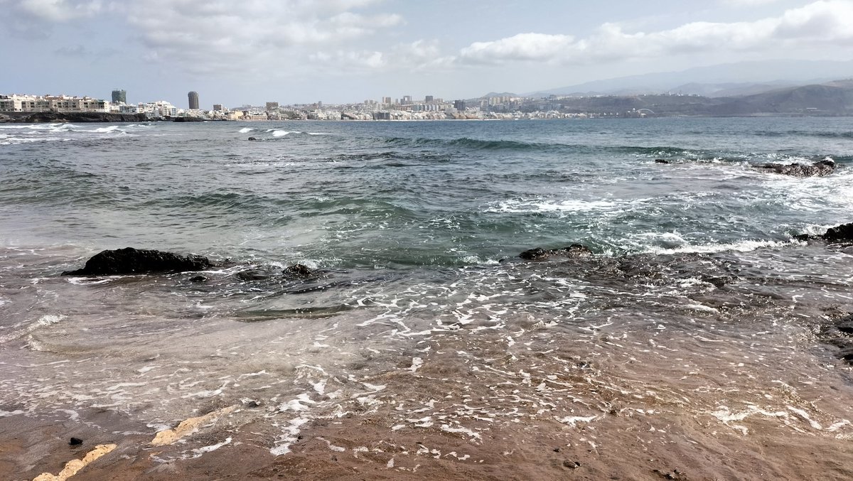 Bahía El Confital tweet media