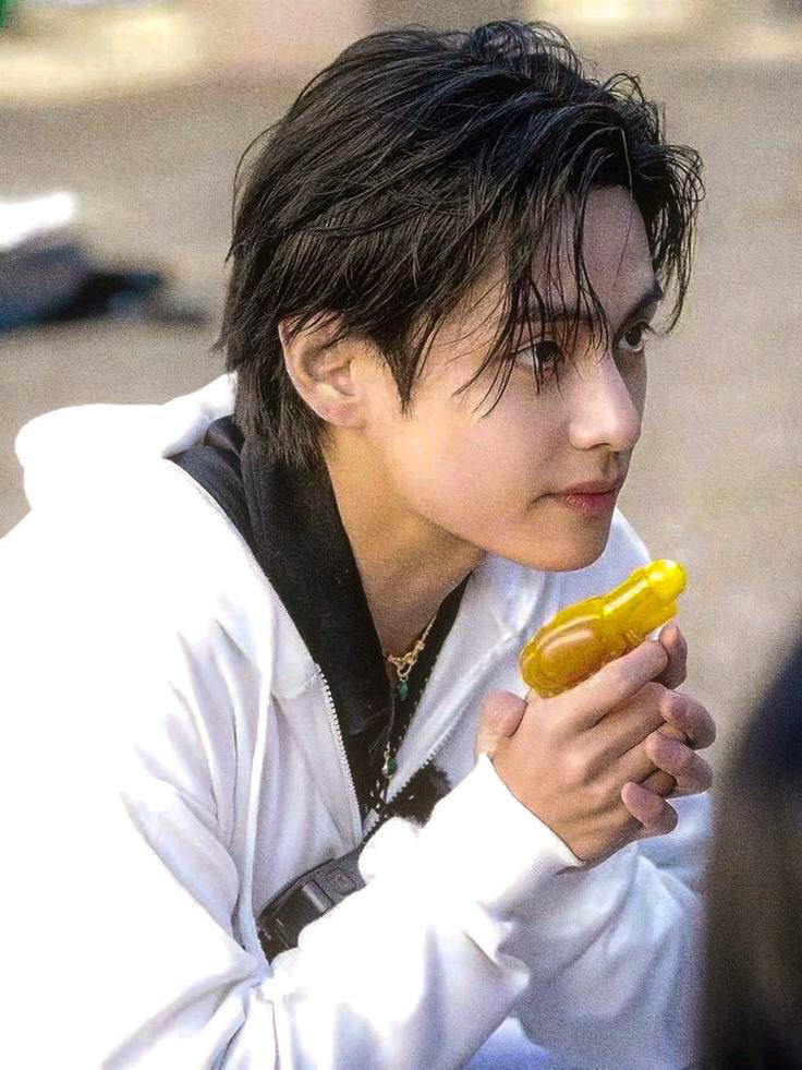 Taehyungimpact's tweet photo. IT’S GIVING ACTOR TAEHYUNG https://t.co/ec52eW0ijx