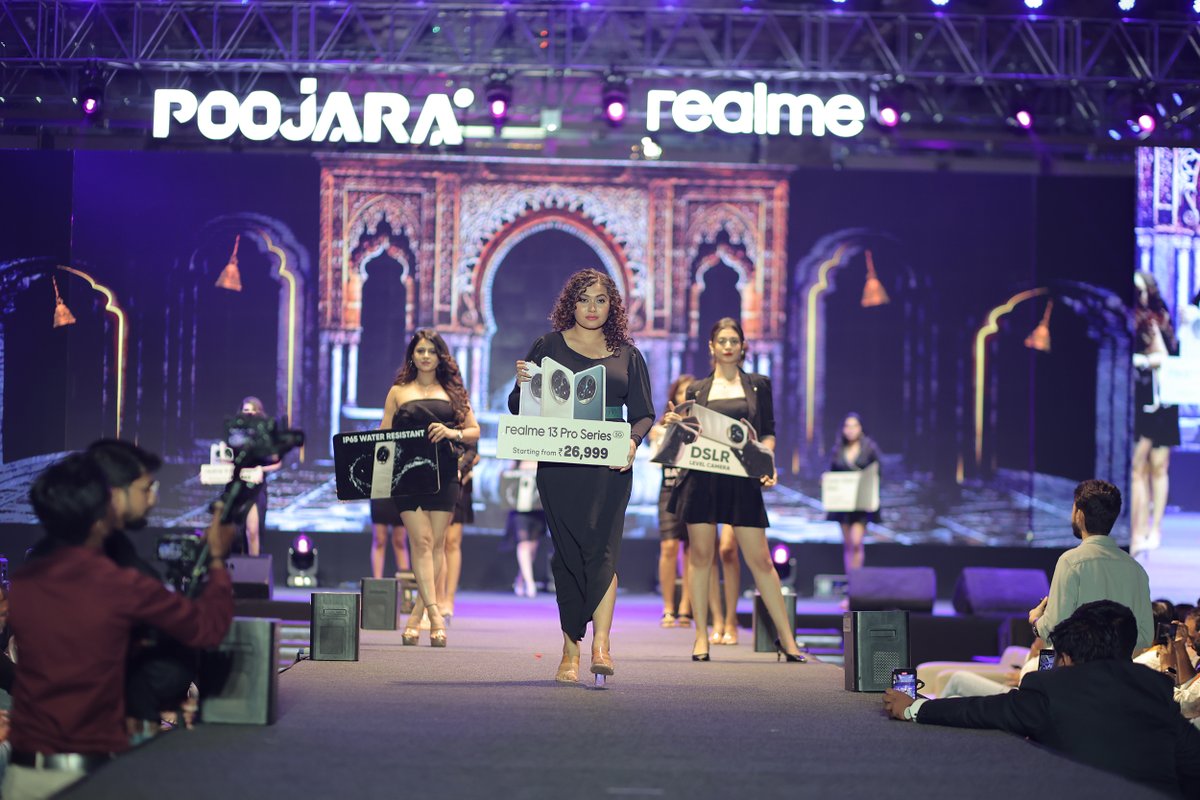 PoojaraTelecom's tweet photo. ✨ What an electrifying Grand Launch of the #realme13ProSeries5G with our #PoojaraTelecom Parivaar Team, @realmeIndia and glamorous @ShahDaisy25. 

#realme13ProSeries is now available at your nearest POOJARA Stores. https://t.co/7SfDQRXuGL