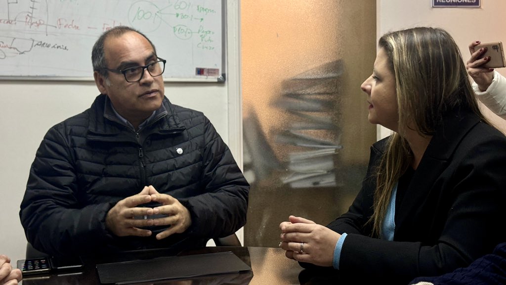 JUNJI_Chile's tweet image. 📍¡Ya estamos en @JUNJI_OHiggins! 
👉🏻 Vicepresidenta @trivino_m sostuvo una provechosa reunión junto a Delegado Presidencial Regional, Fabio López y seremi de Educación, Alyson Hadad. En la reunión, también nos acompañó la directora regional de JUNJI, Marjorie Alzamora.