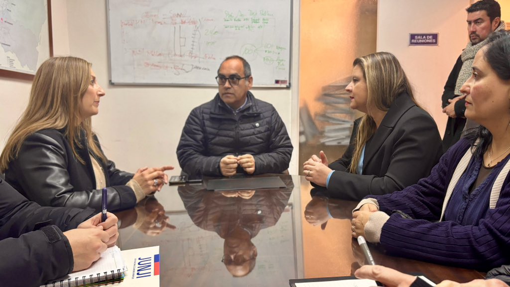 JUNJI_Chile's tweet image. 📍¡Ya estamos en @JUNJI_OHiggins! 
👉🏻 Vicepresidenta @trivino_m sostuvo una provechosa reunión junto a Delegado Presidencial Regional, Fabio López y seremi de Educación, Alyson Hadad. En la reunión, también nos acompañó la directora regional de JUNJI, Marjorie Alzamora.