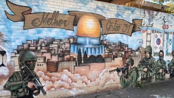 A denúncia do O Globo sobre o Complexo de Israel é um possível obituário do Rio de Janeiro.

Tirania, comlurb paralela, execuções sumárias, monitoramento, delírios religiosos e paranoia: te explico como esse cenário se instalou no meio da Zona Norte do Rio. 👇🏼