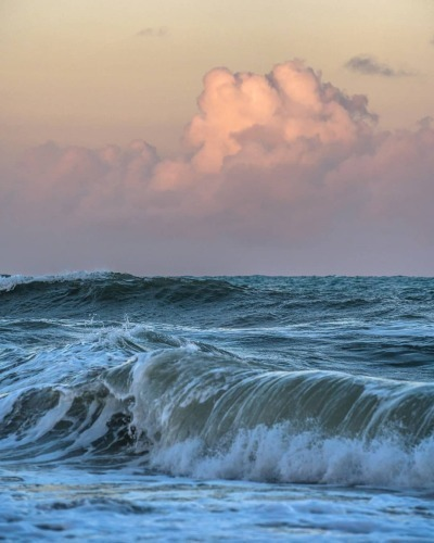artindetails's tweet photo. — the sound of the waves. https://t.co/z7ZgEsvNvj