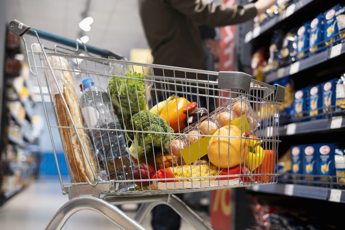 mic57330021's tweet photo. Ce texte est anonyme et non de moi…. Hier, il m'est arrivé un truc de dingue!!
Je vais au supermarché là où j'ai l'habitude de faire mes courses en semaine.
Une fois mon panier rempli,je dépose mes achats sur le tapis de caisse et, alors que j'attends mon tour, le billet de 50E https://t.co/rUUmvh9bG7