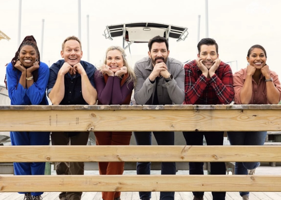 We're one week away from the season premiere of HGTV's series, 100 Day Hotel Challenge at 8|7 C p.m.! The duo, Brian and Mika Kleinschmidt will now go head-to-head in the beach renovation competition series. 
Our #railings will be seen on 9/3!

#100dayhotelchallenge  #deckdesign