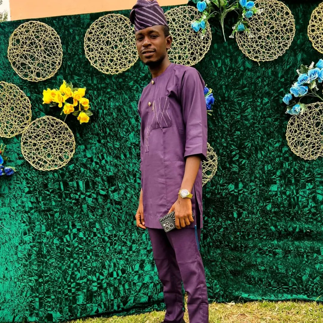 JPatterns_store's tweet photo. Customer spotlight ✨ ✨ ✨
Spot our plain senator fabric on this amazing customer @PhilipYk
Want to create your own style, send us a DM today.
Jpatterns:- Wear your style, Carry your story.
#jpatterns
#EndBackGovernanceProtest https://t.co/vVhSFrCAWd