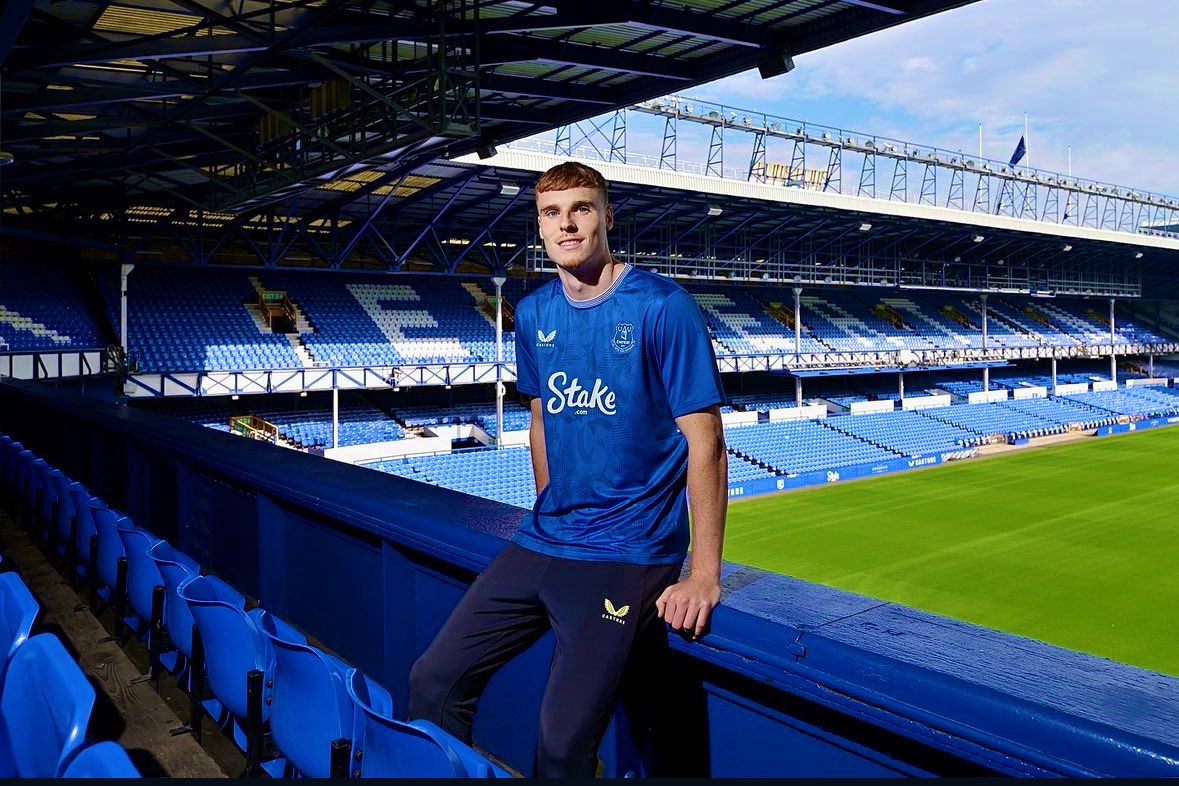 a9002c's tweet photo. Jake O’Brien—𝙍𝙀𝙋𝙊𝙎𝙄𝙏𝙄𝙊𝙉𝙄𝙉𝙂/solving our FB problem,how we’ll set up IN/OUT of possession,doors it could unlock + much more 🔑 

🧵 #EFC https://t.co/UKjw529t01