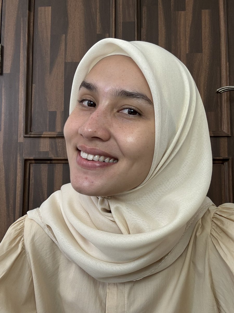 dwihandaanda's tweet photo. Aku akan melakukan hal yang sangat bikin deg deg an insyaAllah bulan ini. Yaitu: pasang behel. Ini adalah hal yang mau aku lakuin dulu tapi gakbisa karna gakpunya duit pastinya trus sakit dan takut juga.
Mungkin orang2 akan berpikiran gigiku rapih, iya sih emang rapih. Tapi… https://t.co/Zk0NnKWJzF