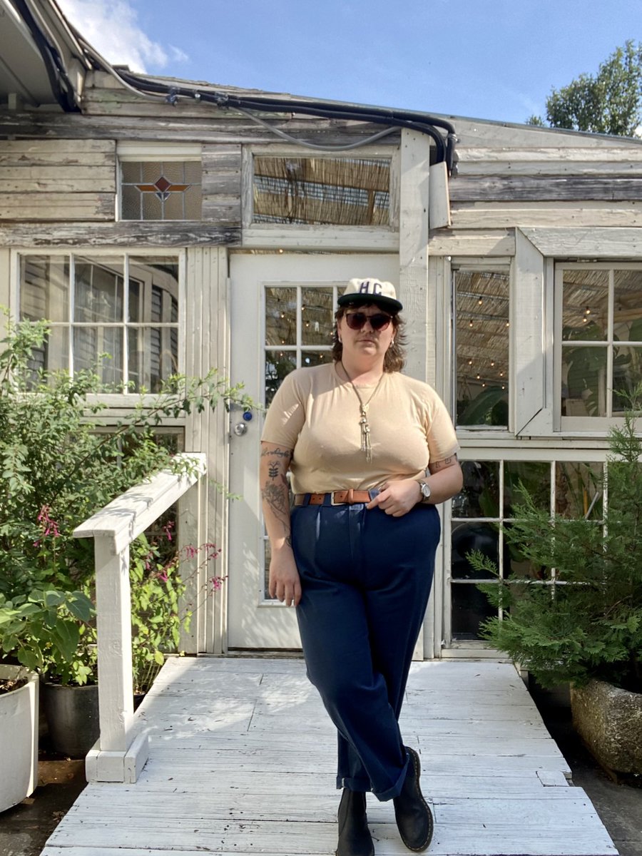 Cait_Elizabeth's tweet photo. My flower shop era is giving dyke, I gotta be honest. Love that for me. https://t.co/1AzGDg7nV0