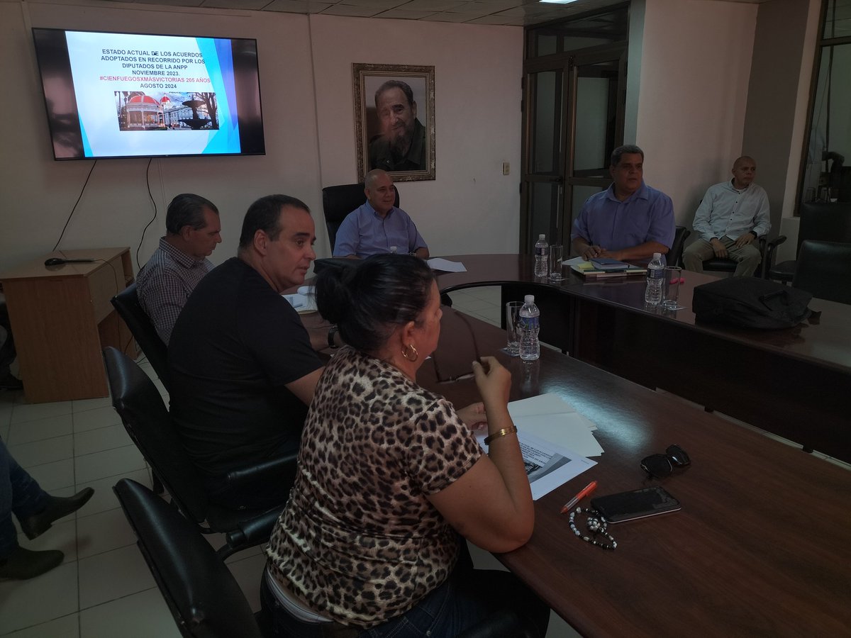 El miembro del Buró Político y Secretario de Organización del CCPCC, <a href="/DrRobertoMOjeda/">Dr. Roberto Morales Ojeda</a> realiza visita de trabajo a Cienfuegos. En la UEB Cereales constató el avance del proceso inversionista. Antes, en su calidad de diputado, chequeó temas de interés para los cienfuegueros.