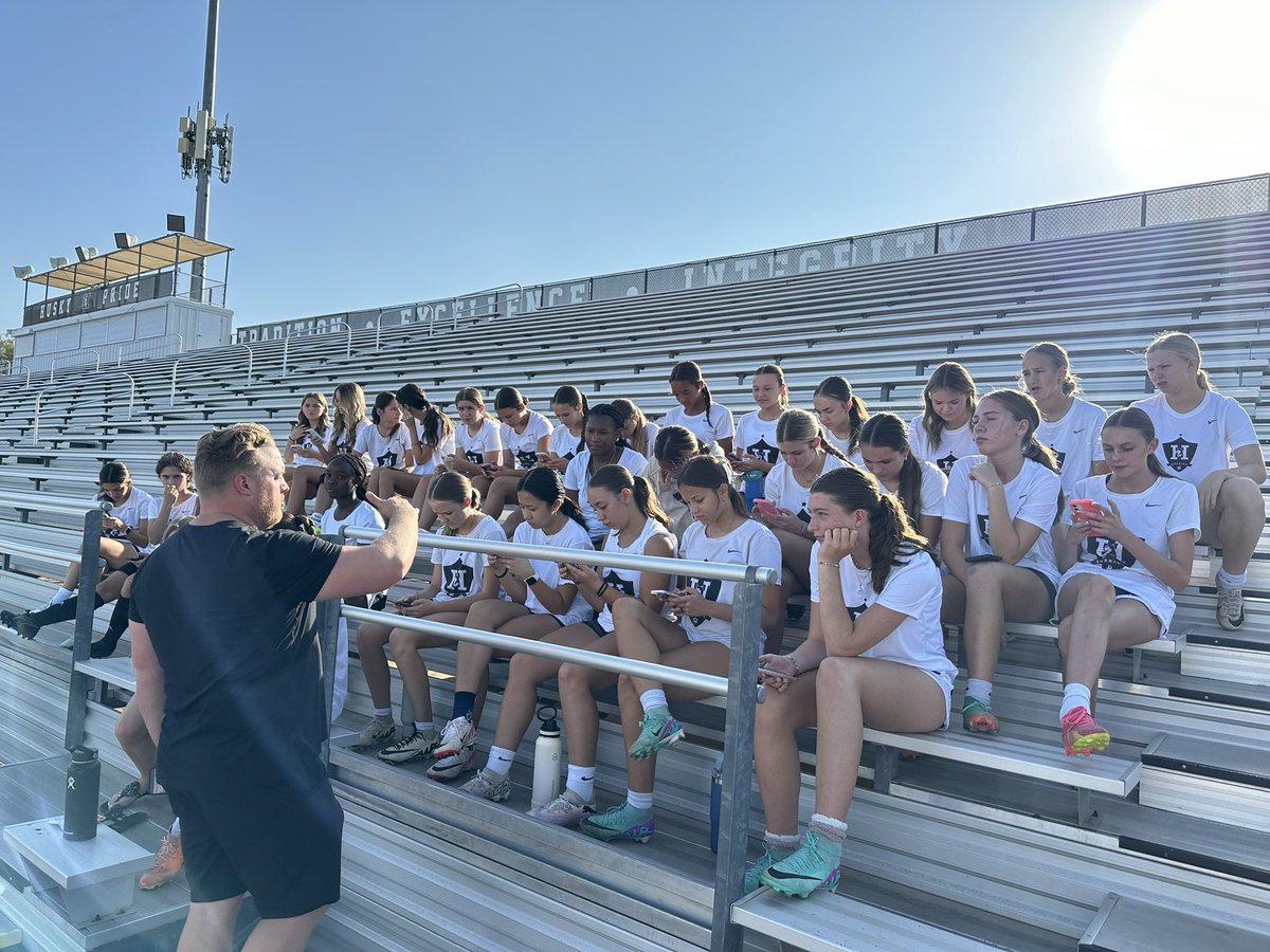 huskies_soccer's tweet photo. Starting our @onsnapmobile fundraiser this morning. Excited to start Building our Team. #huskystrong #huskypride #buildingtheteam https://t.co/EkTPttd7fV