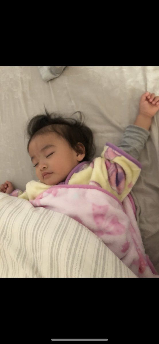 nachane0318's tweet photo. 昔から腕上げて寝るStyle変わらないね😪😴💤 https://t.co/jwubGbILNm