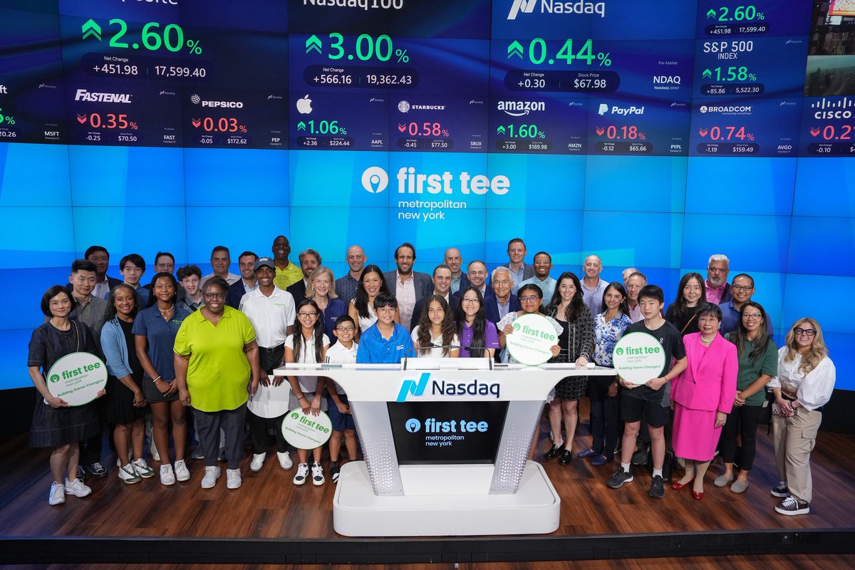 KemperSports's tweet photo. Last week, KemperSports Vice President of Operations Ryan Phelps joined First Tee - Metropolitan New York (@FirstTeeMetNY) for the @Nasdaq opening bell ceremony in celebration of National Golf Month!

#MakeGolfCool https://t.co/GBJqYT7t9D