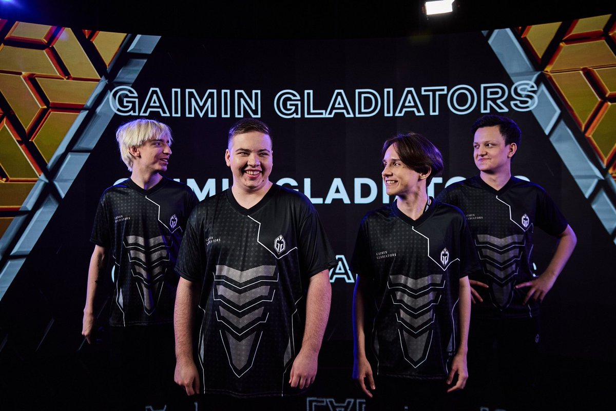 M8 Vanyak3k tweet media