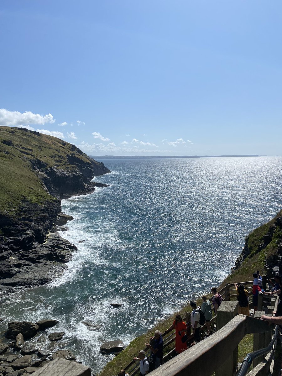 _locklyle113's tweet photo. Day out to Tintagel today βοΈ Iβm a massive fan of King Arthur and all things related IT WAS SO COOL MAN!! And so pretty π₯° We met a seagull called Barry (the name seemed fitting π) and then me and Diesel met King Arthur πππ‘οΈ
#CycleWithJoeCornish
#HayleyRhiannaRico https://t.co/VesRkPJpX0