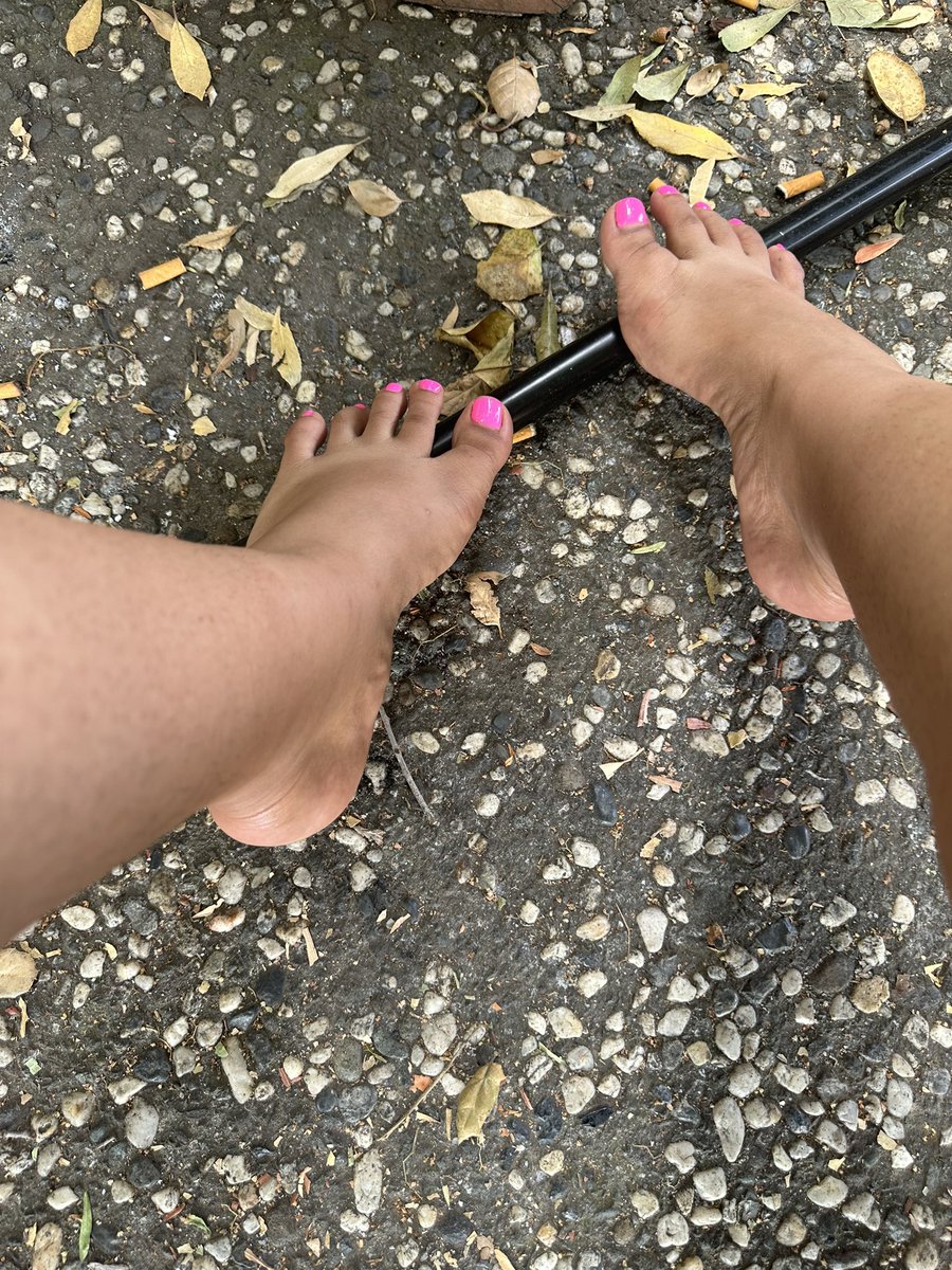 trappin10toes's tweet photo. GoodMorning, bow down to a queen ya heard! #feet #queenfeet #goddessfeet #islandfeet #brownskin #polynesian #toesdaily #feetdaily #solesdaily #dailyfeet #dailysoles #dailyposts https://t.co/9XGPQsqRqe https://t.co/kcXZDTzw66