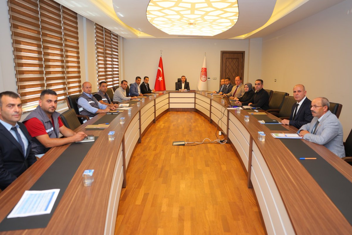 Köylerin Altyapısının Desteklemesi Projesi (KÖYDES) Tahsisat Komisyonu Değerlendirme Toplantısı, Valimiz Sayın <a href="/Mustafa_Eldivan/">Mustafa ELDİVAN</a> Başkanlığında yapıldı.

Valilik Toplantı salonunda gerçekleşen toplantıya Valimiz Sayın <a href="/Mustafa_Eldivan/">Mustafa ELDİVAN</a>'ın yanı sıra Vali Yardımcısı Cem Gümrükçü,