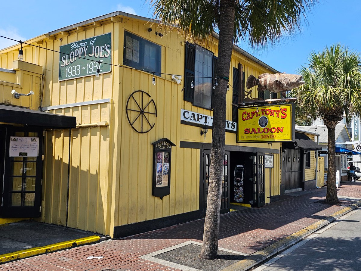 FlaKeysResorts's tweet photo. ☀️ Looks like a great afternoon to hang out at Capt Tony's in Key West! 🍻 Who's ready for some fun at this iconic spot? 🌴 #CaptTonysSaloon #KeyWestAfternoon #IslandVibes #KeyWestFun https://t.co/TxQMlABzr8