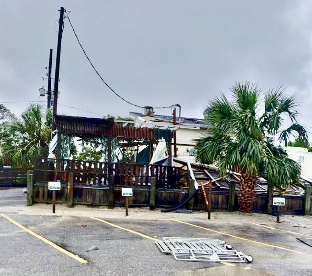 drev8079's tweet photo. If you know Edisto you know the Jungle Shack. Tornado damage overnight. Hate to see this. #mcconkeys #edistobeach https://t.co/gGOGwZcIEH