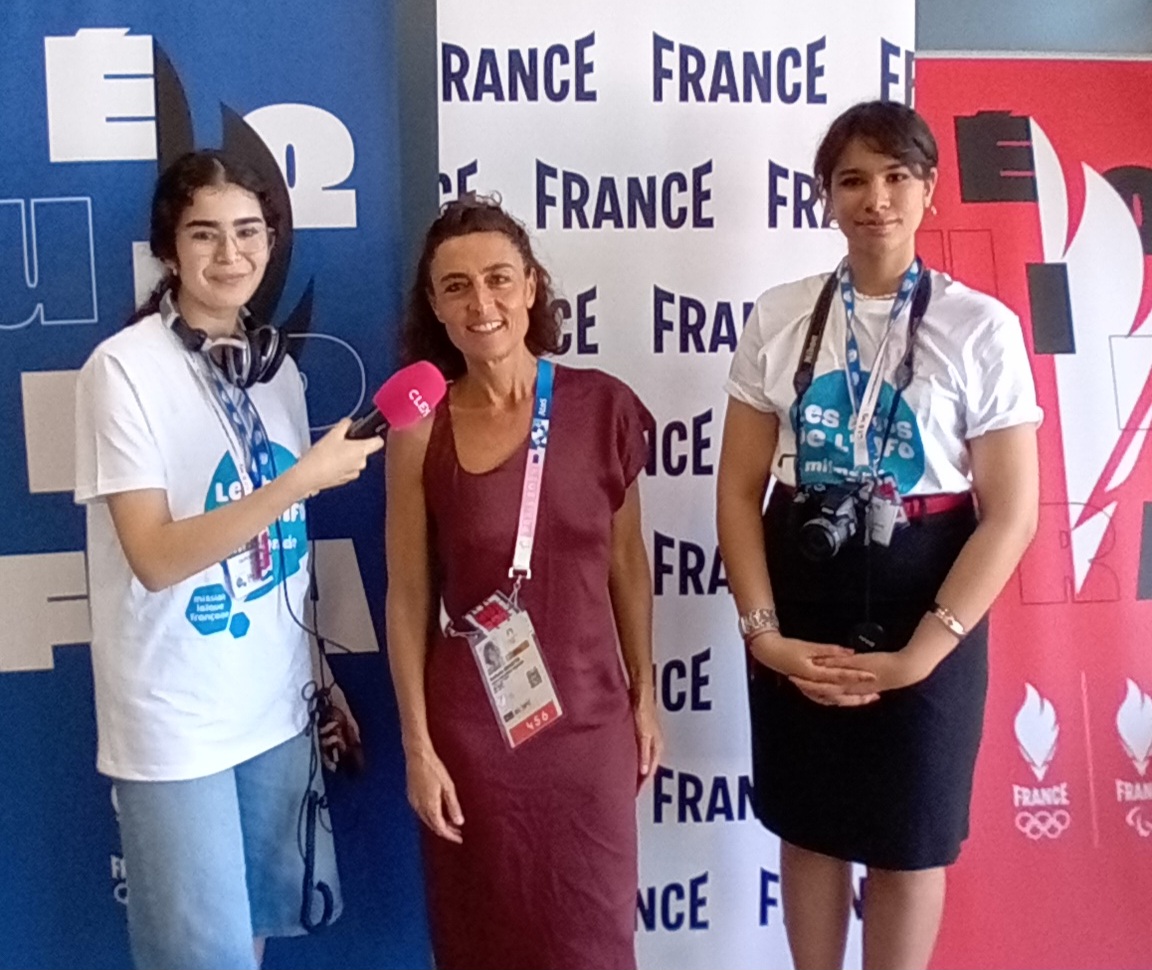 ThomasRouchie's tweet photo. #ClubFrance Reporters #MLF @mlfmonde @LeCLEMI très motivées, concentrées, curieuses, investies, critiques, engagées...
Merci aux médias🎙️@nathiannetta @radiofrance @cloviscasali @FRANCE24 aux médaillés🥇  @Gnougnou25 @FlorentManaudou @FranceOlympique 
⏭️https://t.co/kUH6qj6973 https://t.co/I6T8j2xBNd