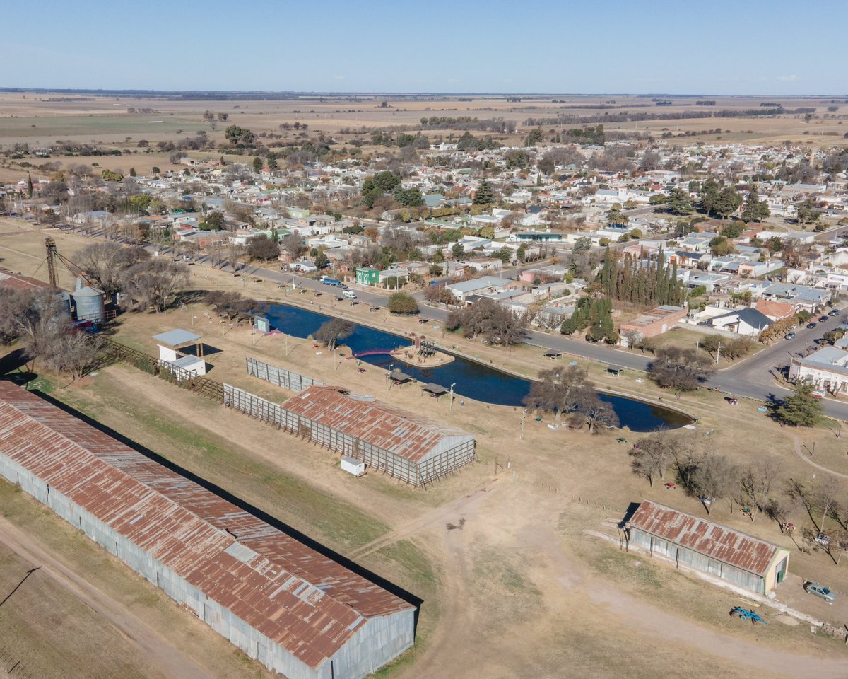 gui10road's tweet photo. CALEUFÚ, 2000 habitantes y una laguna en el predio ferroviario 🤍

📍La Pampa https://t.co/gkGsCeXOke