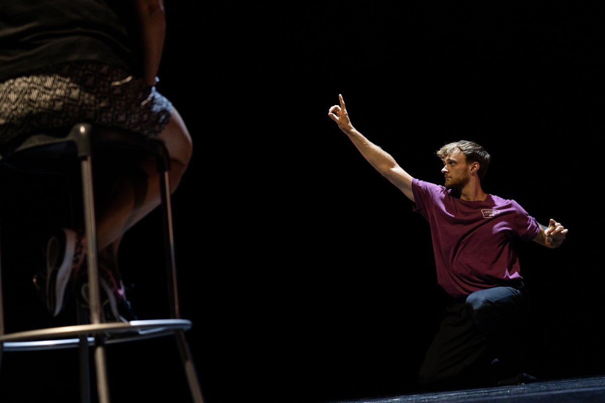 festmag's tweet photo. "A ten-minute pause in your day for a one on one chat and solo performance from a dancer"

Read our ★★★★ write-up of LEWIS MAJOR: LIEN, showing at @AssemblyFest this #EdFringe

https://t.co/PNarNcArjq [Review by @claire_sawers] https://t.co/7IxqYZaFQ5