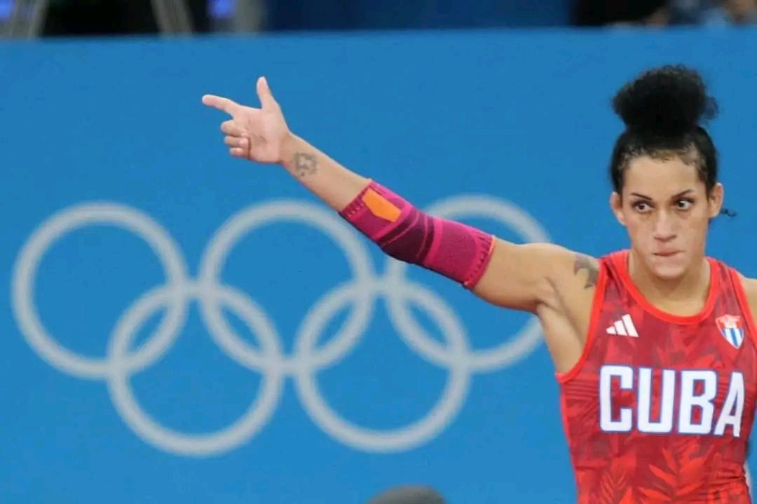 El oro es mío repártanse la plata y el bronce!, el estribillo de la lucha cubana. 
Yusneylis Guzmán, lucha libre y Gabriel Rosillo, lucha greco, se unen al hombre historia, Mijaín López, en las semifinales de París 2024.
#La5taDeMijaínVa porque #CubaInspira